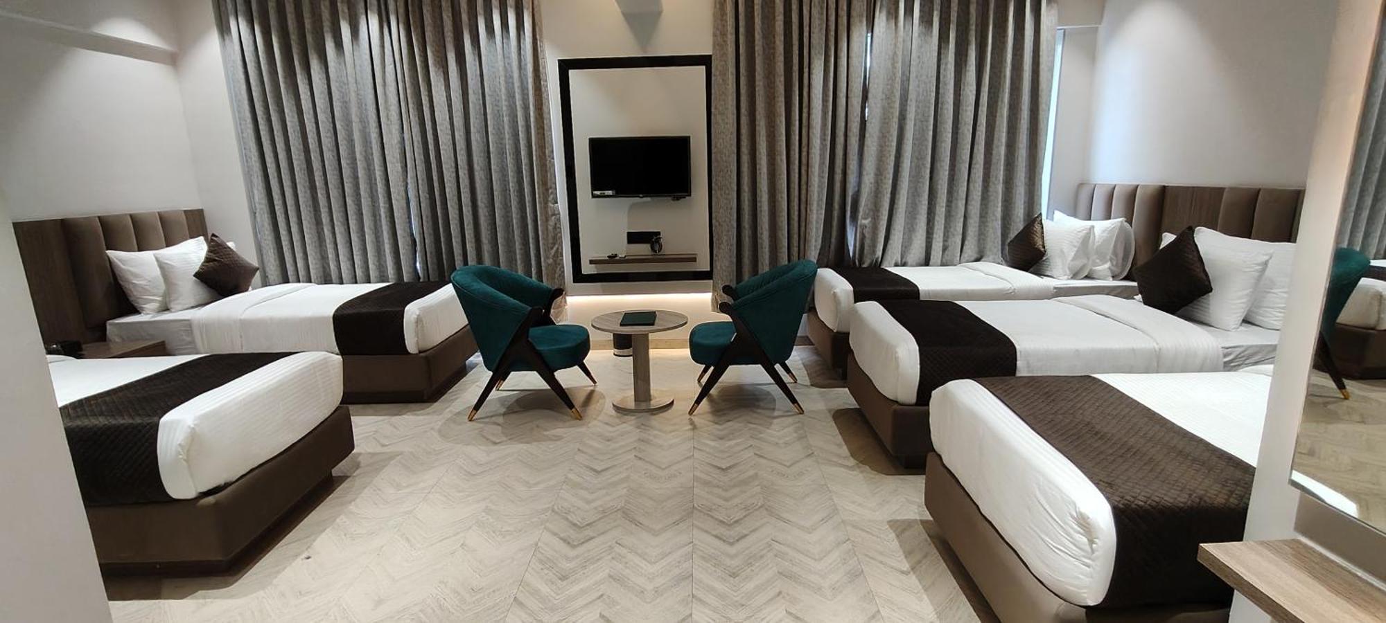 Narayani Executive Hotell Tuljapur Exteriör bild